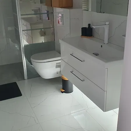Apartment Black&white Skarbowa 2 Parking Leszno (Greater Poland)