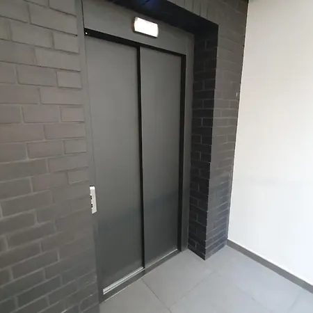 Black&white Skarbowa 2 Parking 아파트 레스노