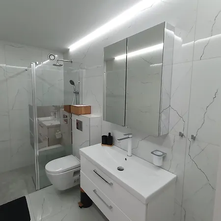 Black&white Skarbowa 2 Parking 레스노