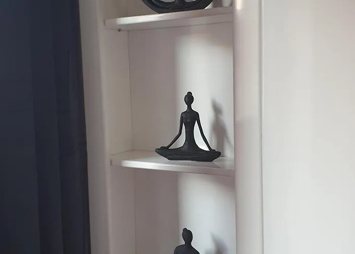 Black&white Skarbowa 2 Parking * Лешно