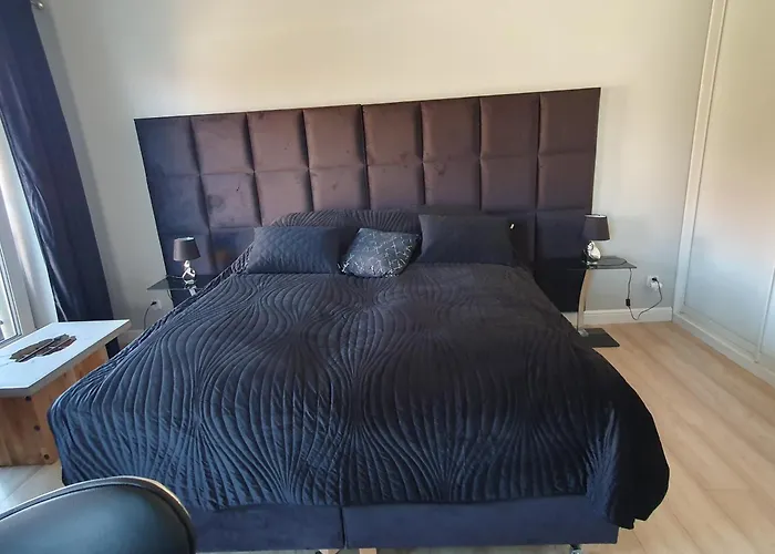 Black&white Skarbowa 2 Parking Лешно